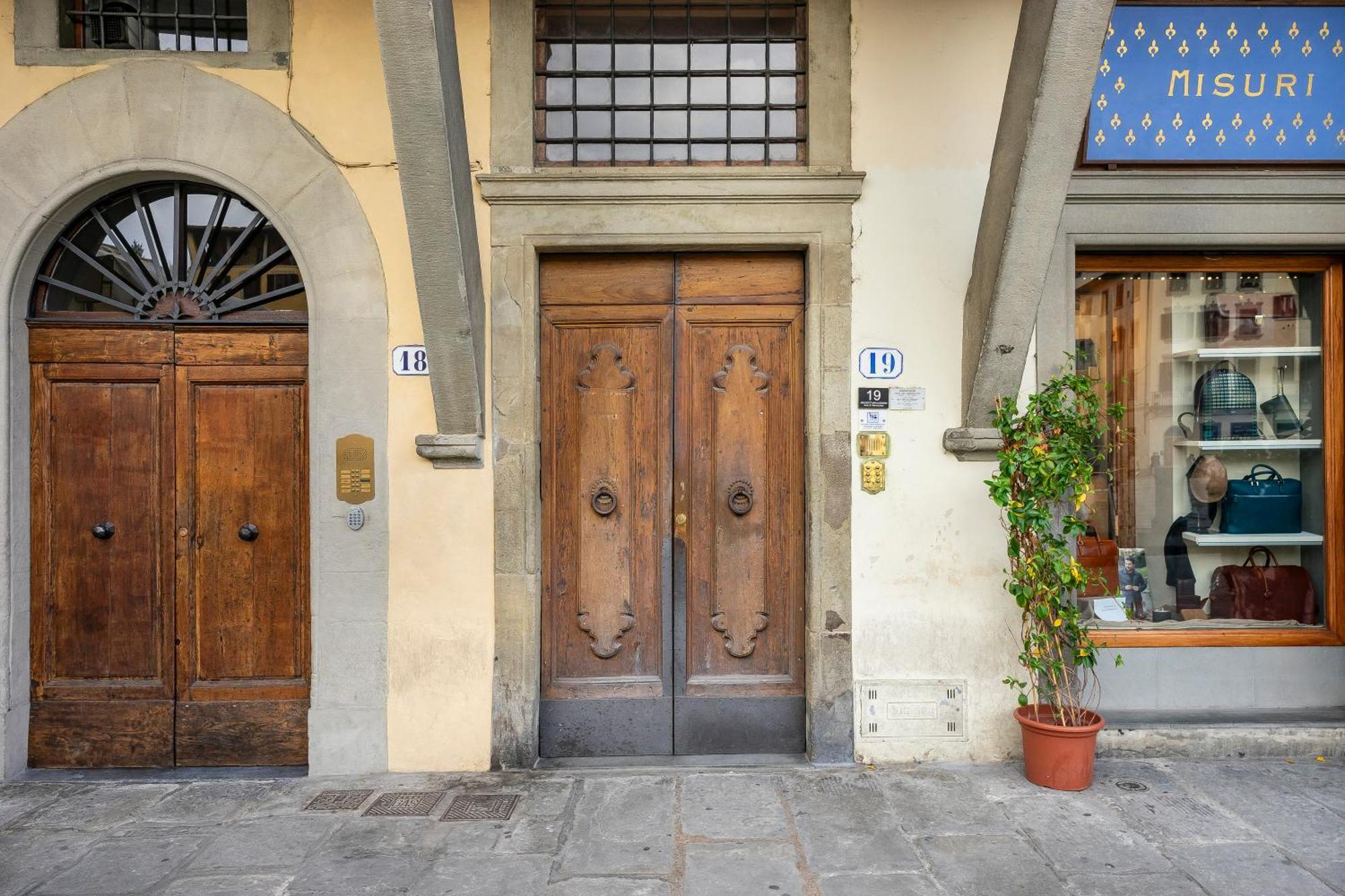 Piazza Santa Croce *